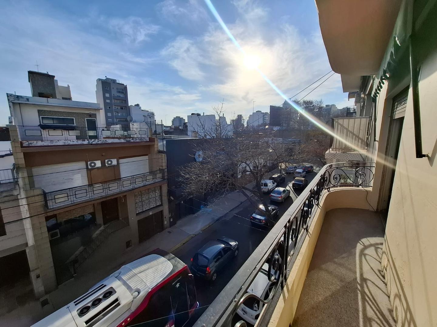 Departamento tipo casa de 3 ambientes con cochera en VENTA- Zona Boedo