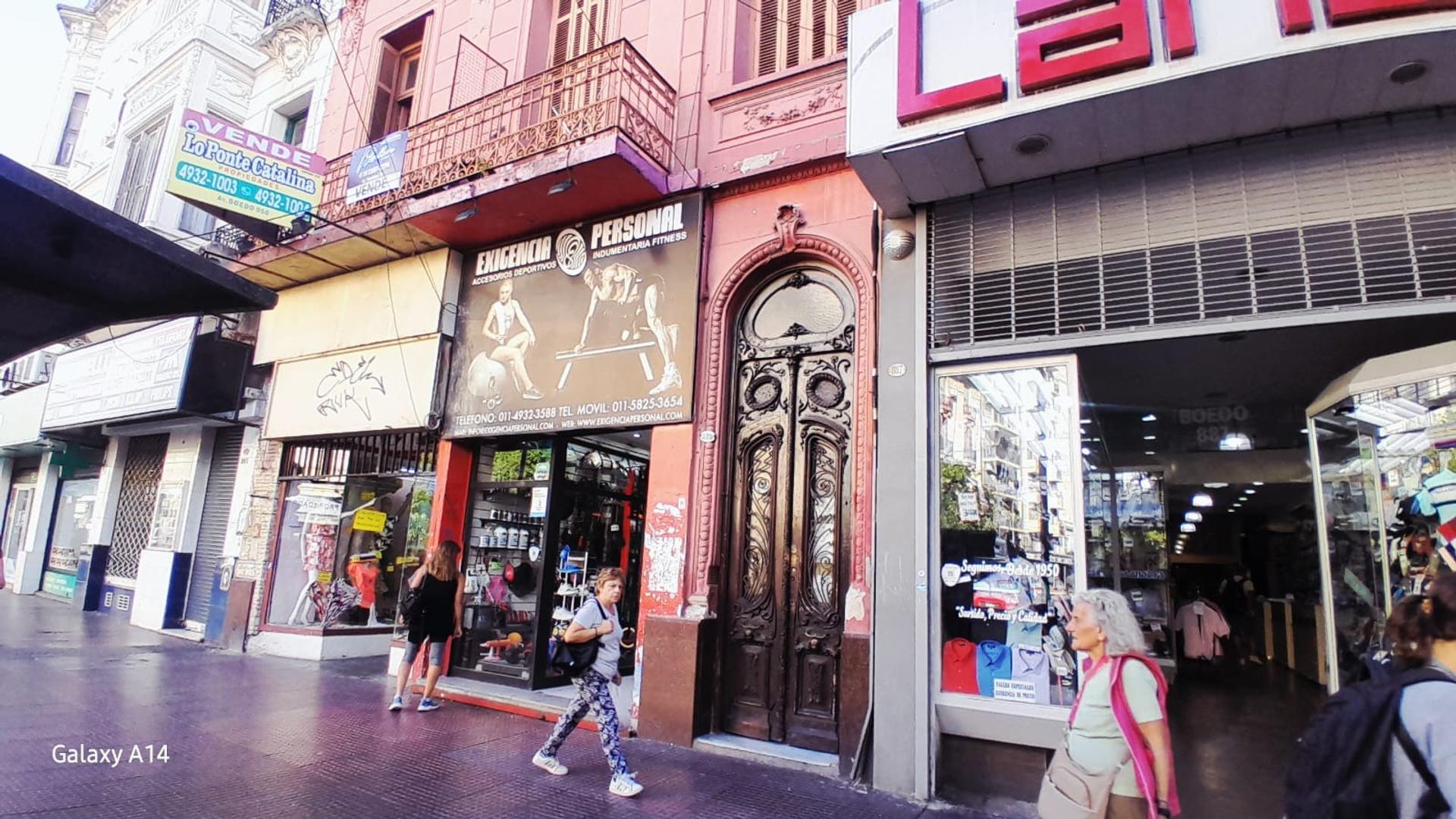 Departamento tipo casa, con 11 habitaciones, terraza, patio y balcón en VENTA- Zona Boedo