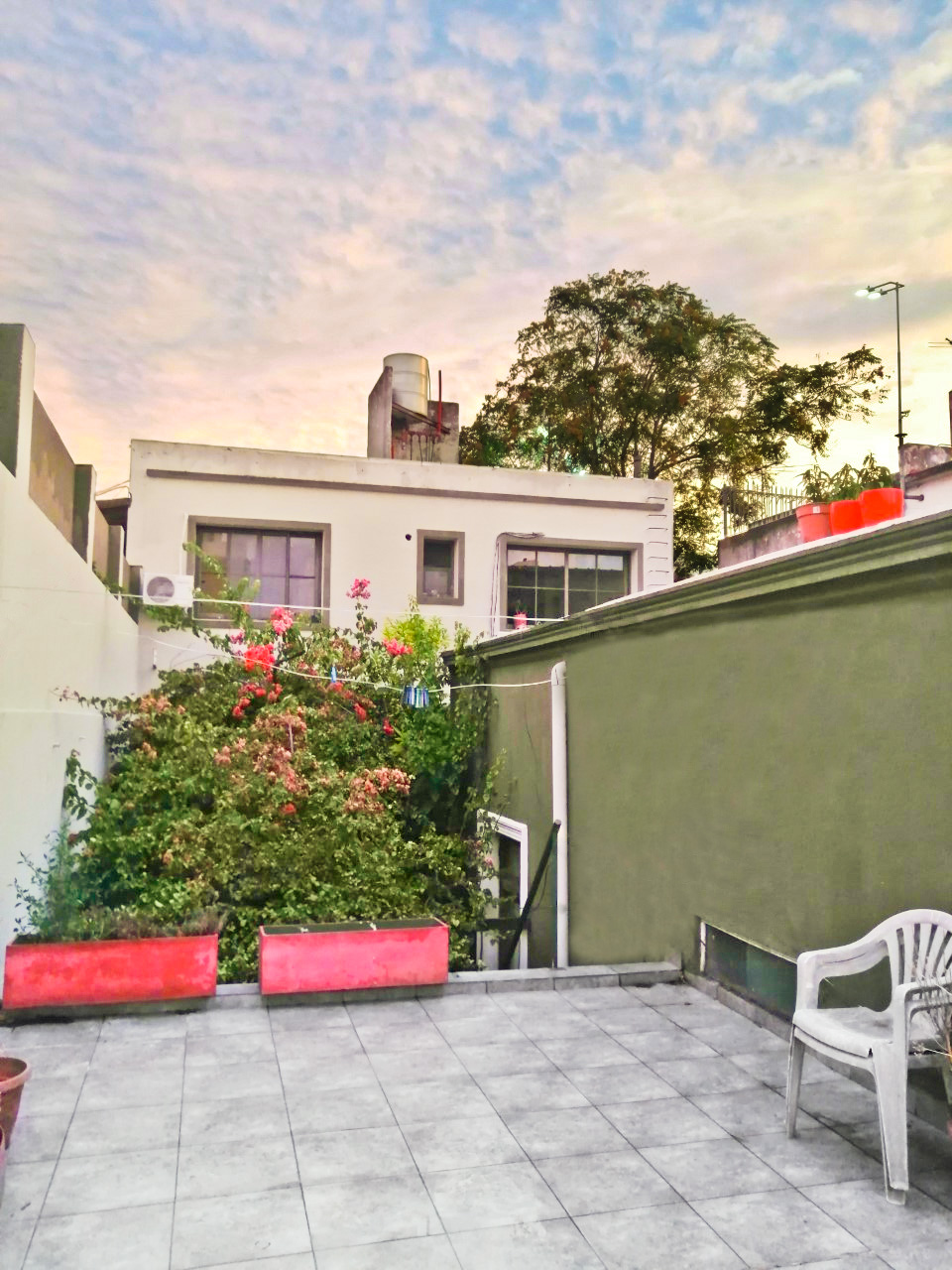Casa de 3 ambientes con cochera en VENTA- Zona Boedo
